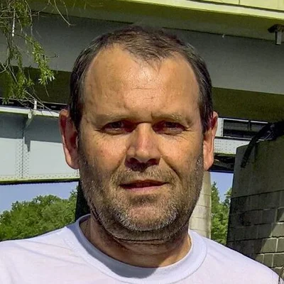 László