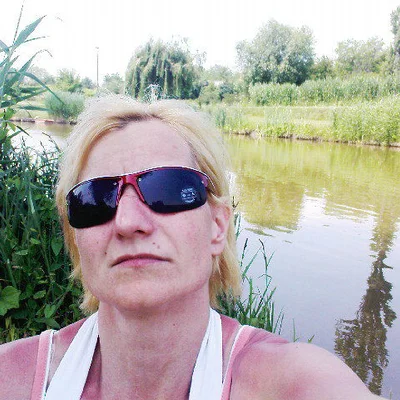 Marika, Komló