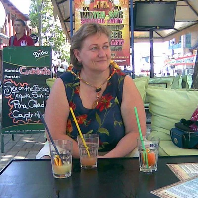 Zsuzsa, Dunavecse