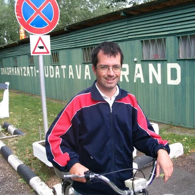 András