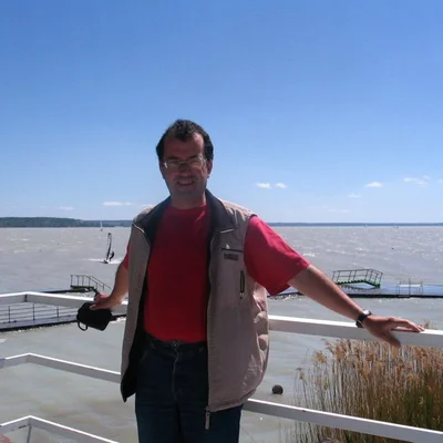 András