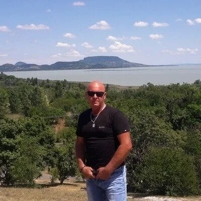 László