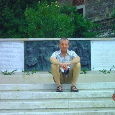 Bertalan, Komló