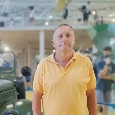 András