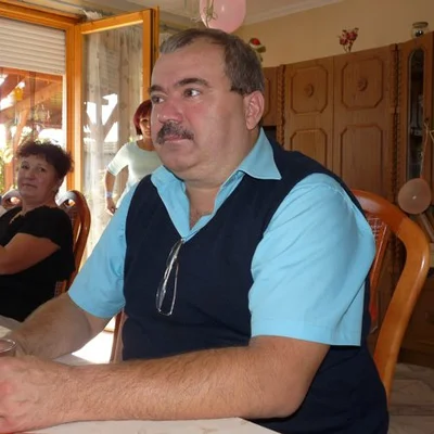 Laszlo, Bugyi