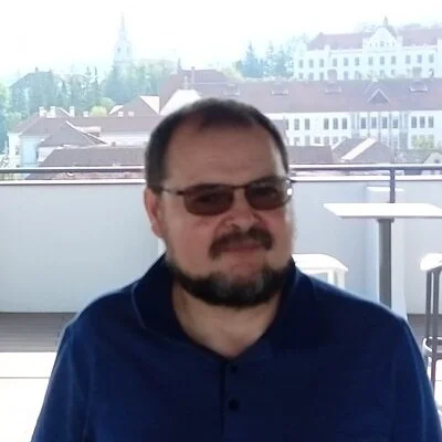 László