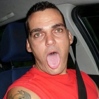 Márió, Komárom