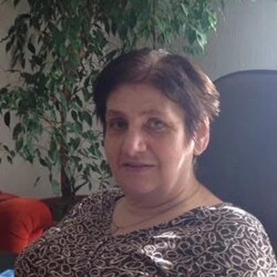 Katerina, Vecsés