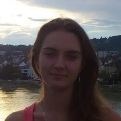 Liza, Pécs