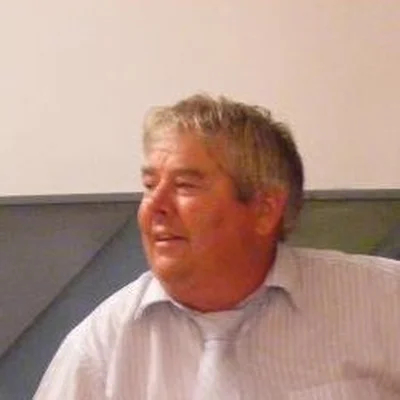 Toni, Gyula