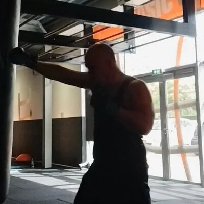 András