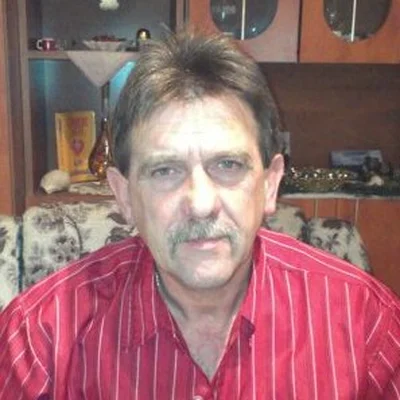 Gustav, Párkány