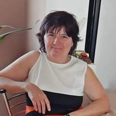 Júlia, Párkány