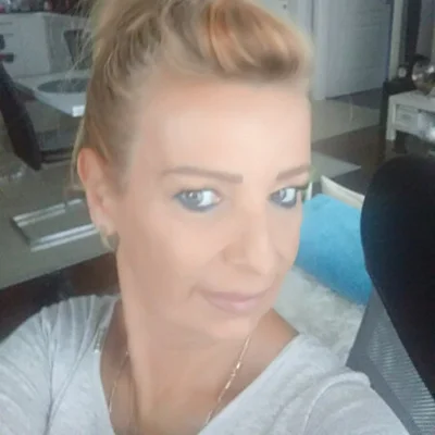 Évi