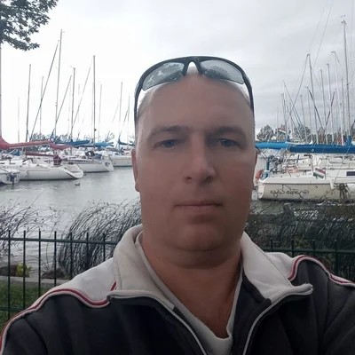 Tom, Budapest