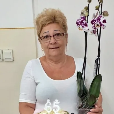 Adél