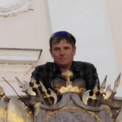 András