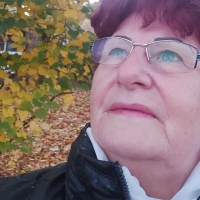 Roni, Komló