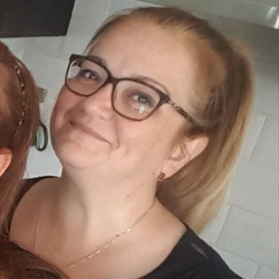 Andi, Komárom
