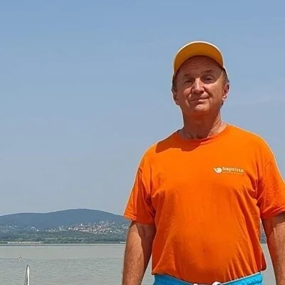 László