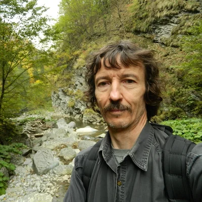 László