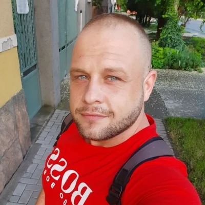 LÁSZLÓ, Budapest