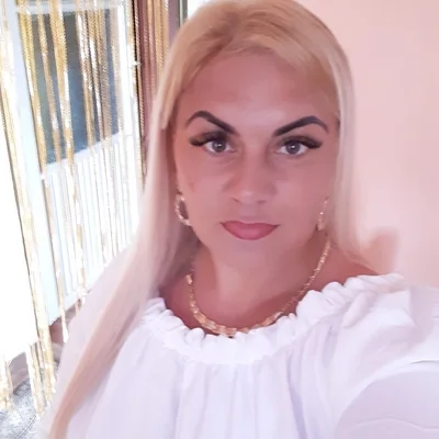 Klaudia, Szentes