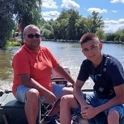 András