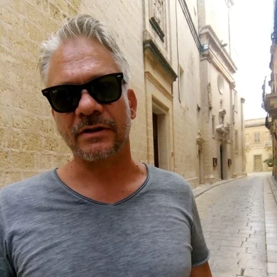 John, Budapest
