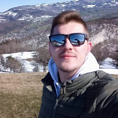 Lajos, Komárom