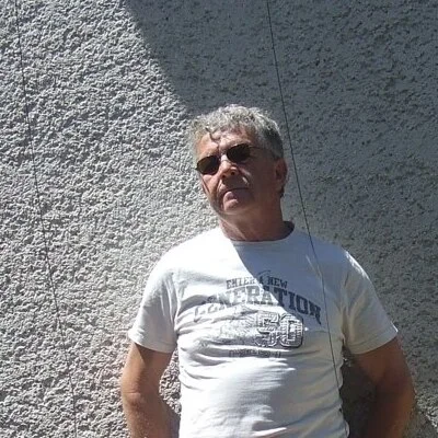 András