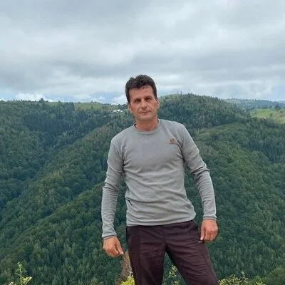 András
