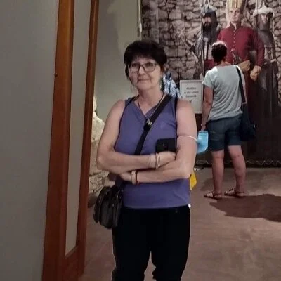 Évi