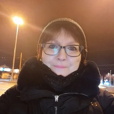Évi