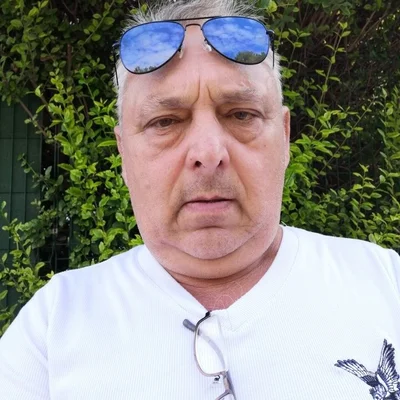 András