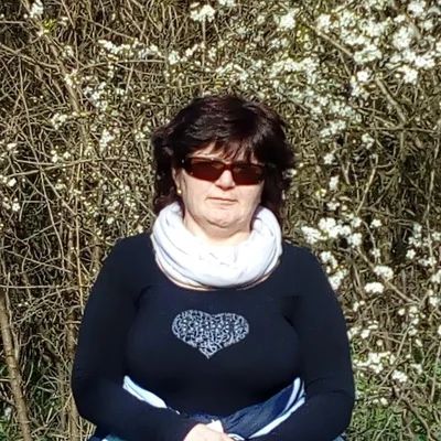 Julia, Párkány