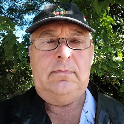 András
