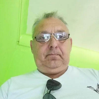András
