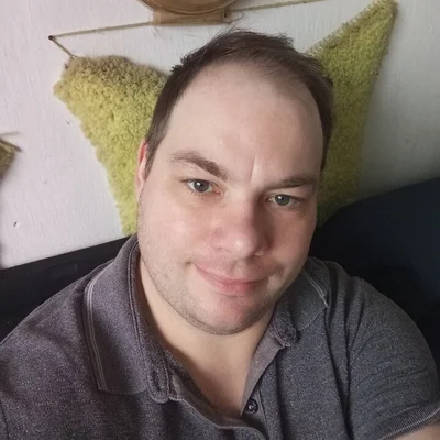 István, Pécel