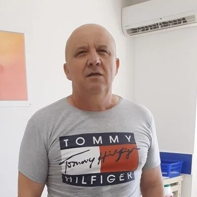 András