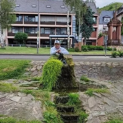 András