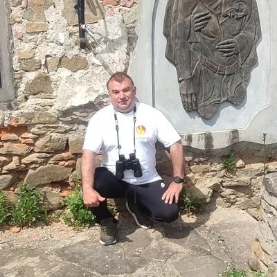 András