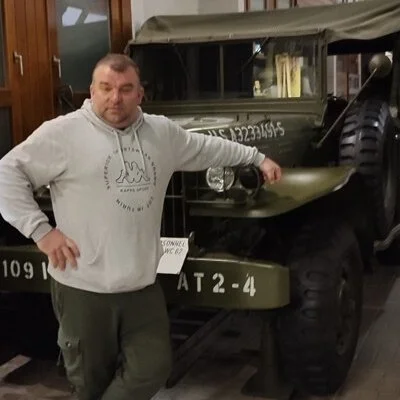 András