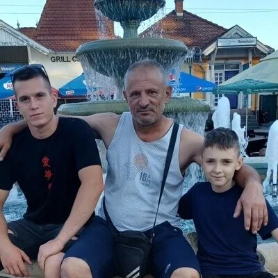 László