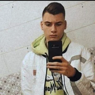 Ákos, Veresegyház