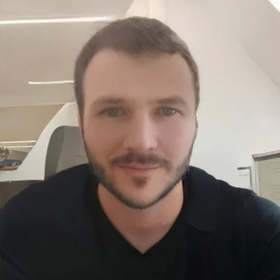 Steve, Debrecen