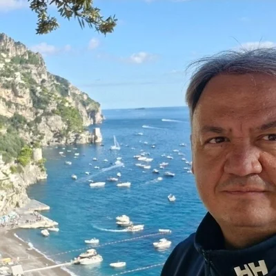 András