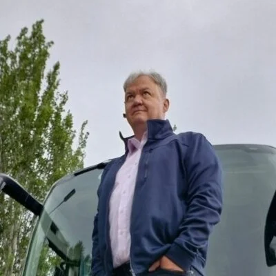 András