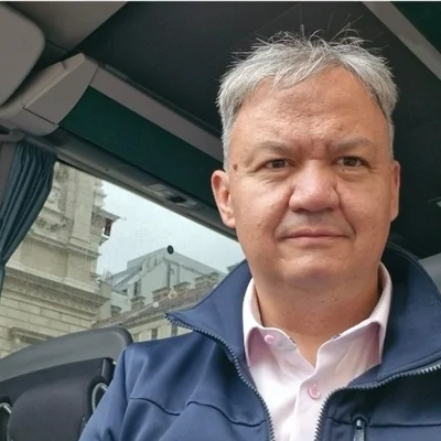András