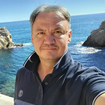András